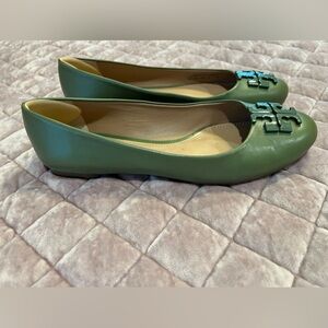 Women’s Sz 9 Tory Burch flats EUC.